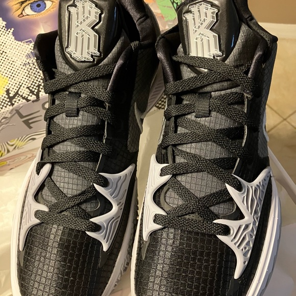Nike Kyrie Low 4 TB Men’s Shoe - Picture 2 of 6